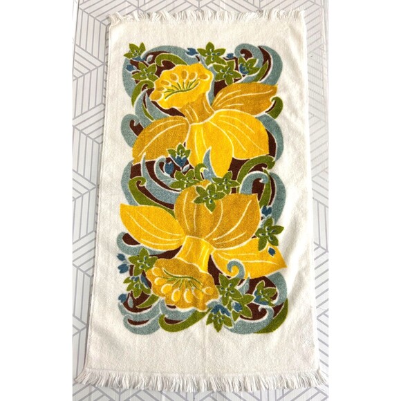Vintage Pierre Cardin Bath Yellow Flower Hand Towel Fieldcrest 100% Cotton USA - Picture 1 of 9